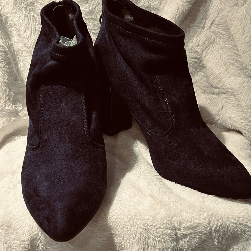 FRANCO SARTO Kortney Women's 9.5. Navy Faux Suede Zip Ankle Booties, Block Heel